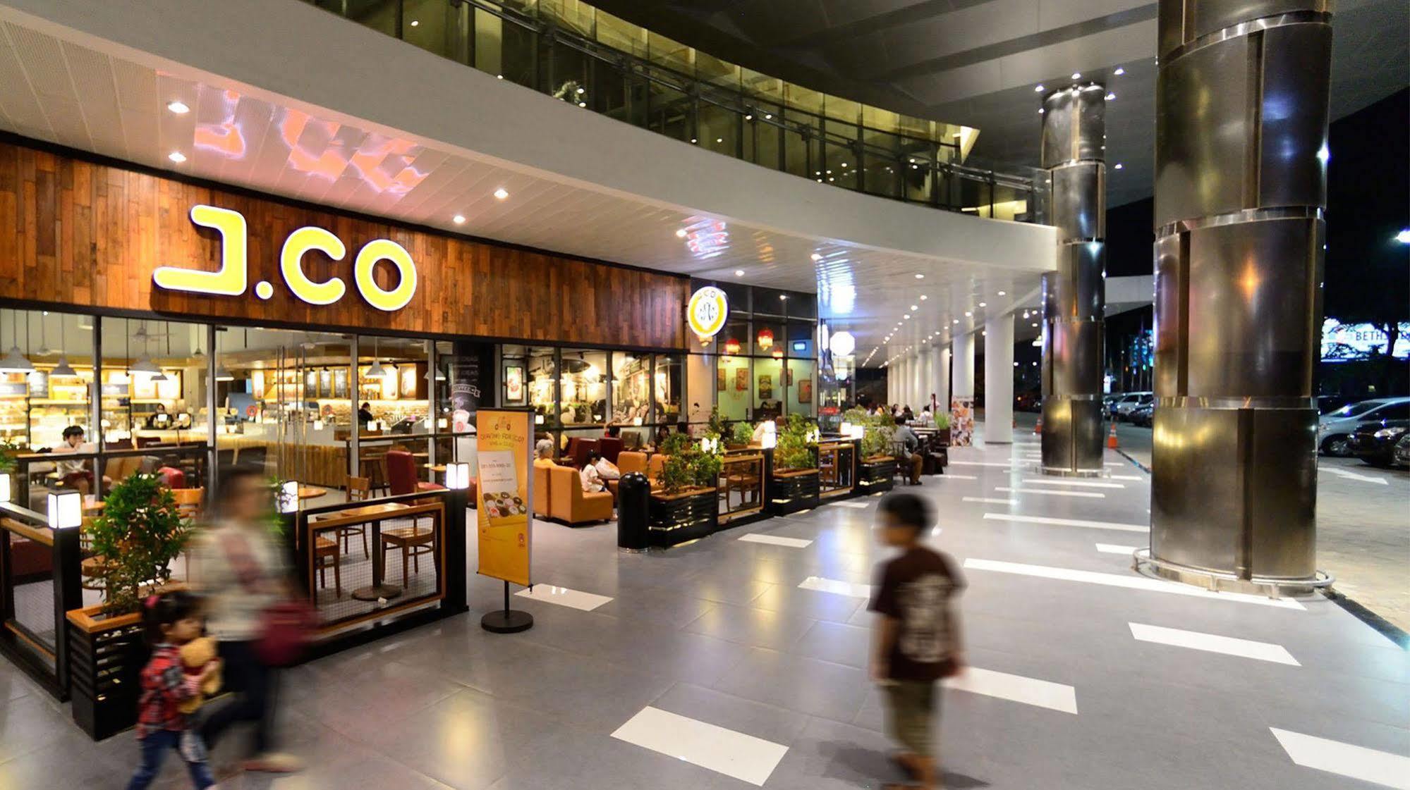 Zest Airport Jakarta By Swiss-Belhotel International Тангеранг Екстериор снимка